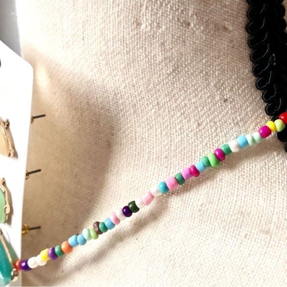 Seed bead colorful necklace with green + earring set, gold tone - Picture 3 of 10